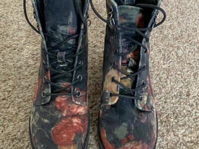 MIA FLORAL BOOTS- SIZE 7