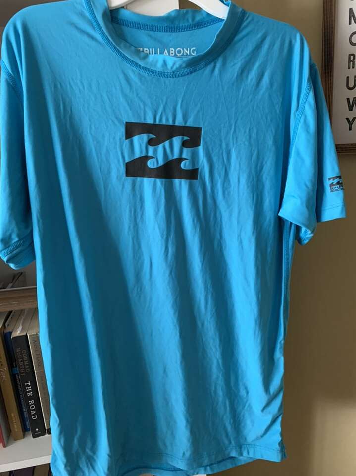 BILLABONG BOYS SWIM SHIRT - SIZE 14