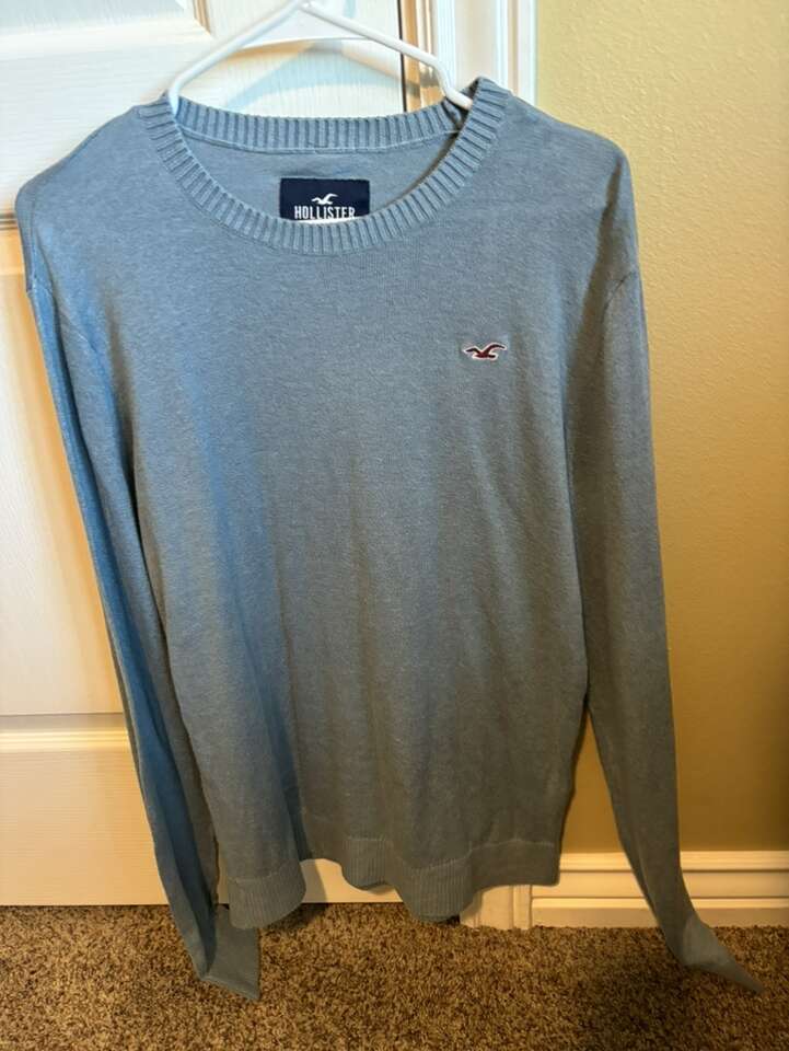 MENS HOLLISTER CREW SWEATER- M