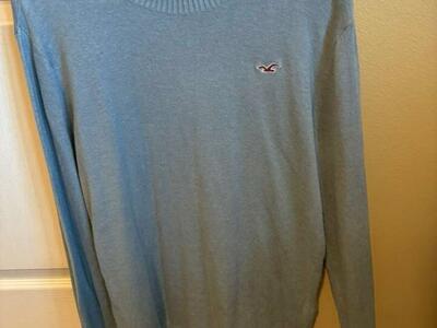 MENS HOLLISTER CREW SWEATER- M