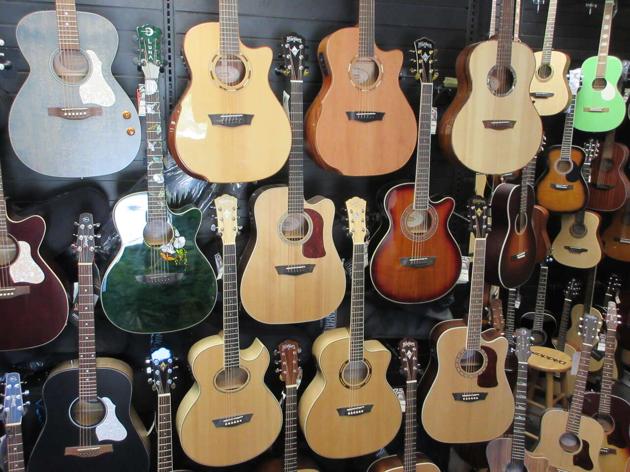 Washburn acoustic guitars