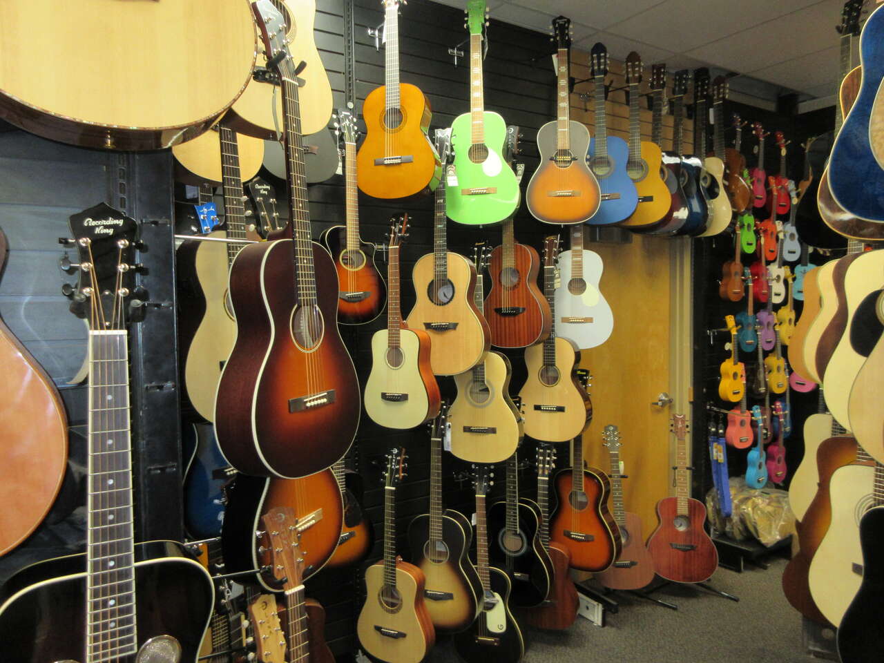 SALE KIDS ACOUSTIC GUITARS