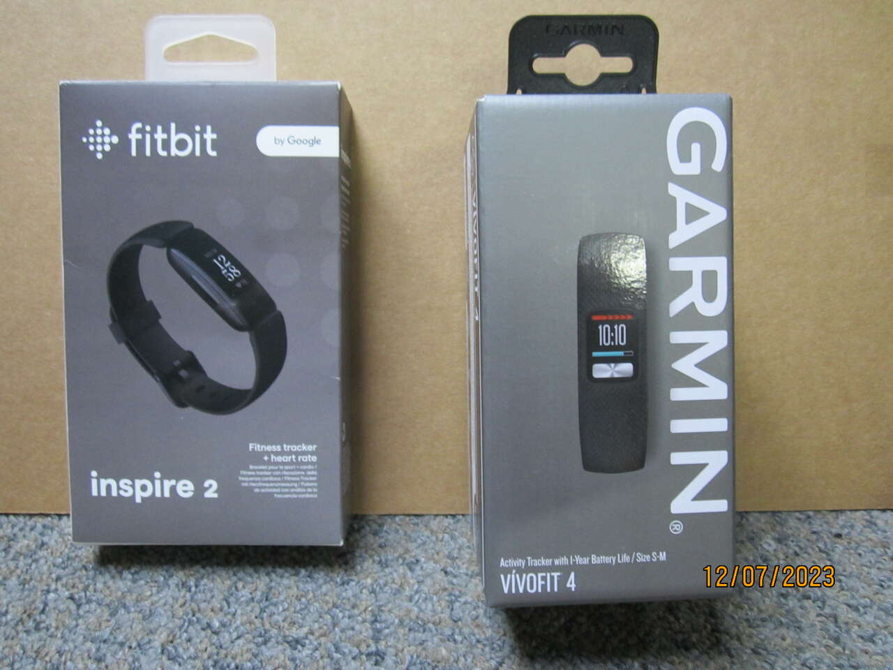 Garmin vivofit discount vs fitbit inspire