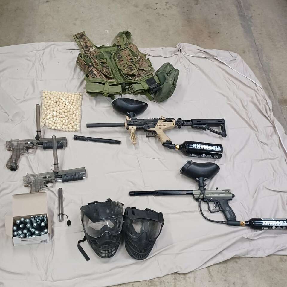 Paintball guns Outdoors and Sporting