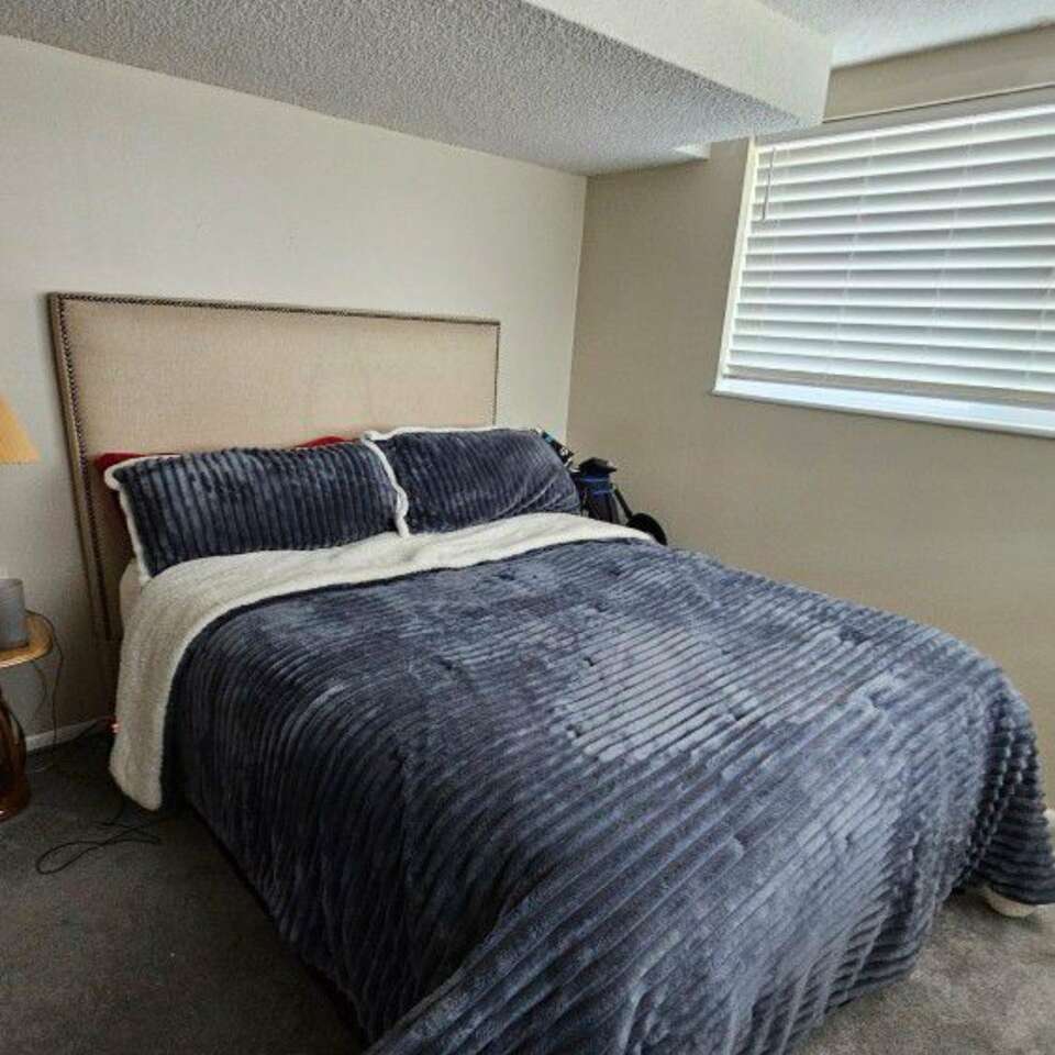 Beautiful queen size bed frame mattress… General