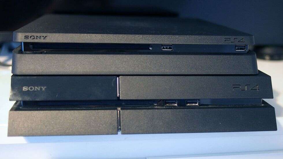 PS4 500GB CONSOLE & CONTROLLER / Also available FREE GAMES, REGULAR & SLIM Spider-Man 1TB pro slim