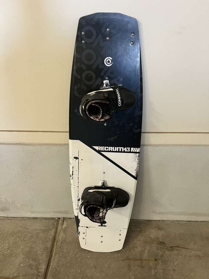Company Recruit Wakeboard With Bindings
