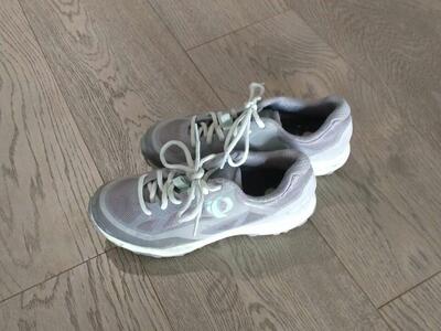 Pearl Izumi women's bike shoes size 37 (5-6)