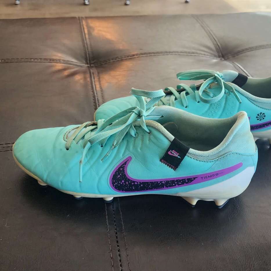 Nike Tiempo Legend Club Cleats