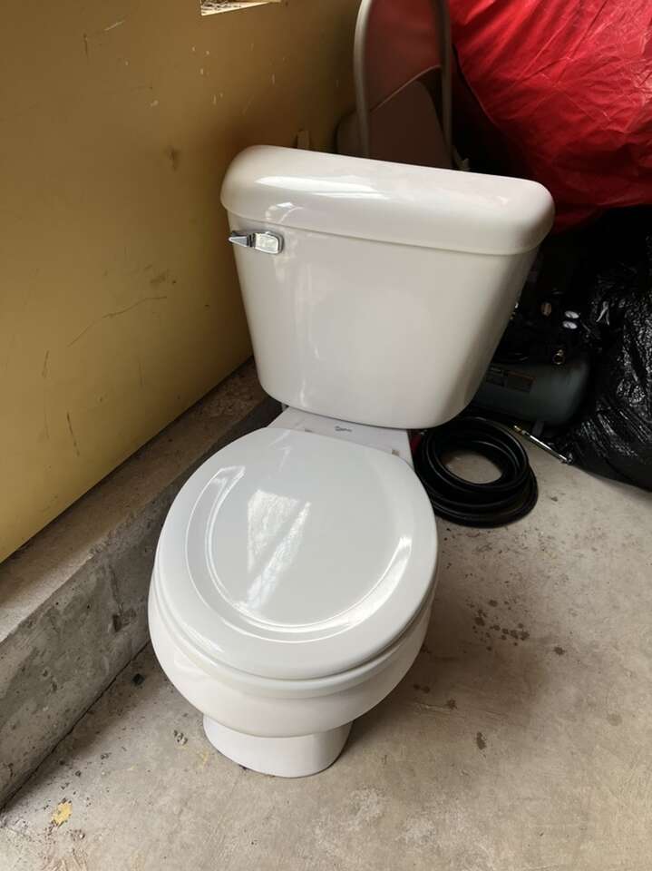 Free Round Toilet | FREE | ksl.com