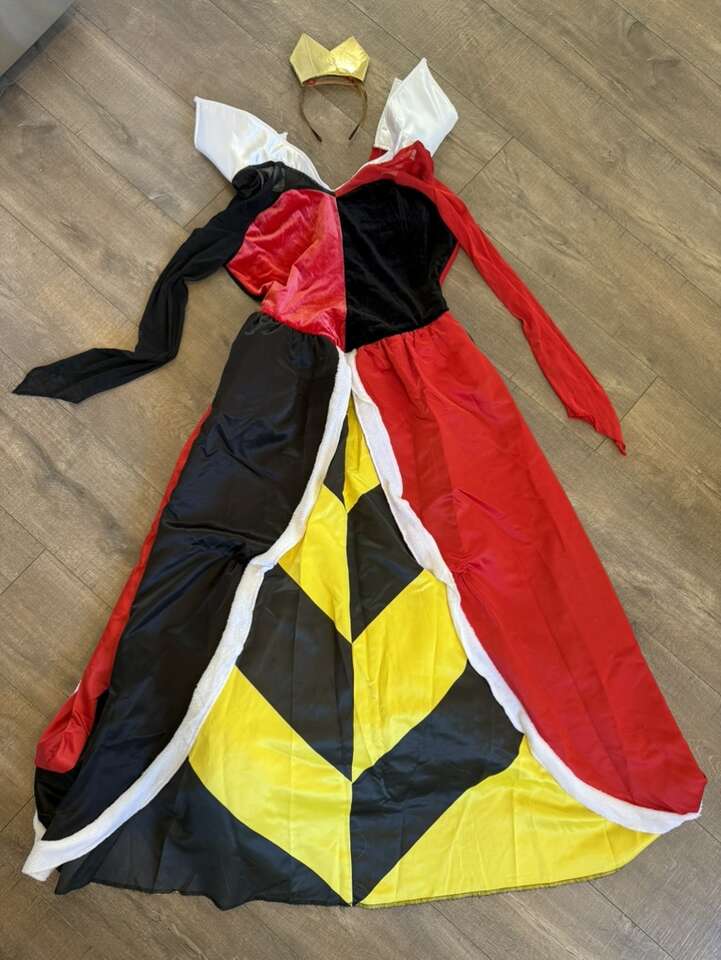 Queen Of Hearts Costume