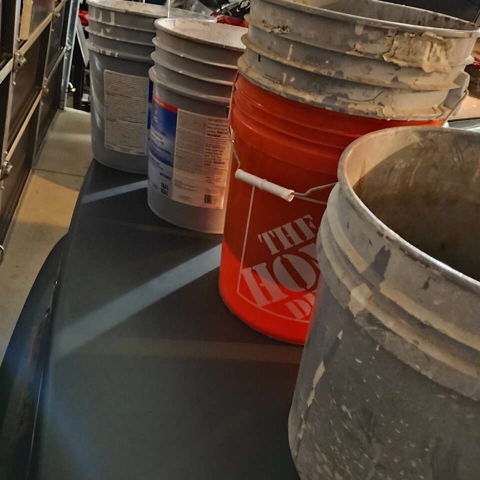 5 gallon buckets