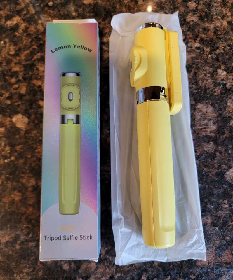 New in box M01 integrated reinforced keel mobile phone tripod fill light floor stand Bluetooth selfie pole