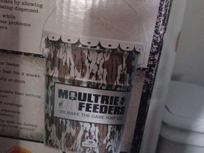 Animal Feeder 6.5 gal. by Moultree. New