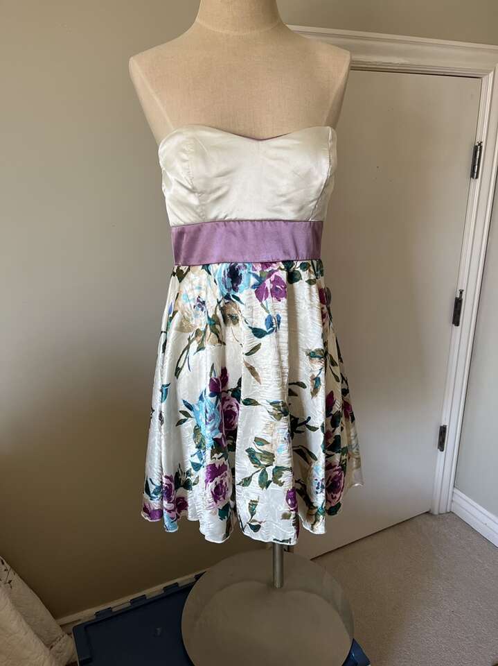 Prom / Evening Short Sleeveless Dress Size 9