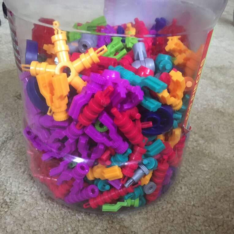 Like New Jaw Bones Construction Toy 340+ Pieces
