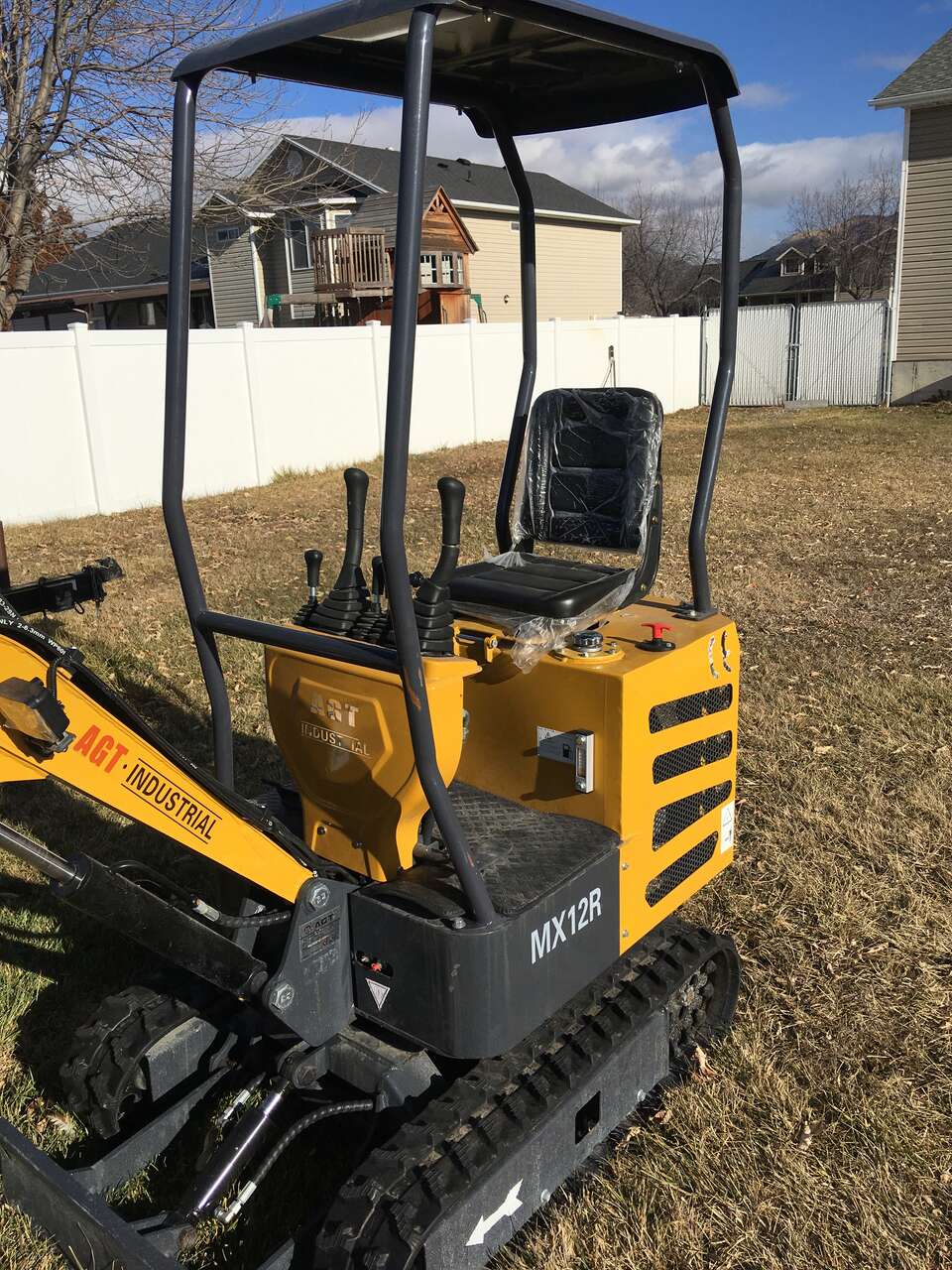 AGT Mini Excavator With Hydraulic Thumb Cash or Trade
