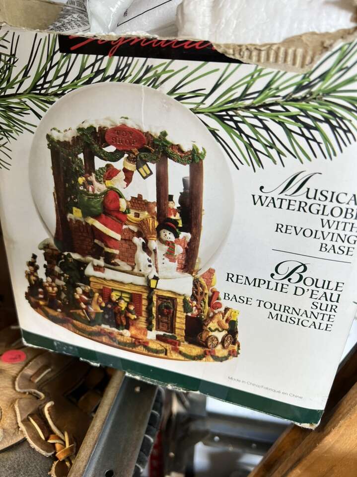 musical ChrIstmas Water Globe