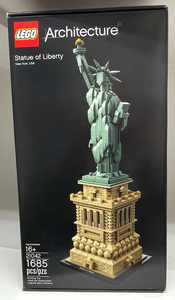 LEGO Architecture Statue of Liberty #21042, NEW