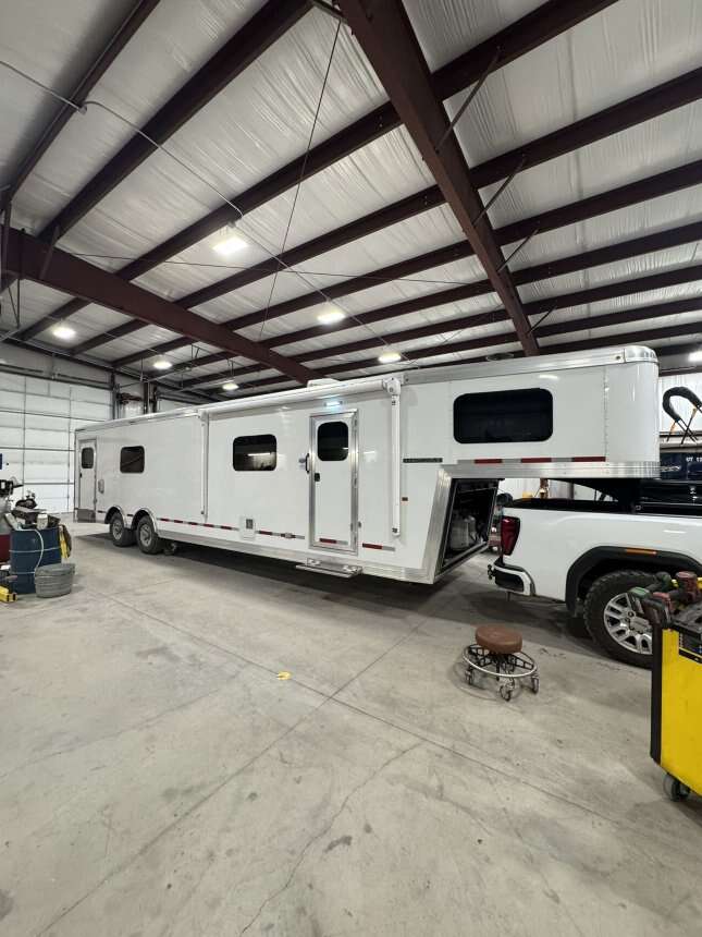 2020 logan coach sport hauler