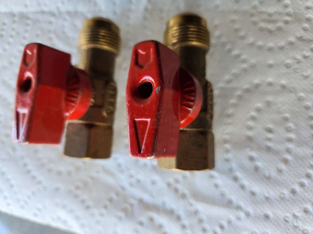 2---1/2" female x flare gas cocks