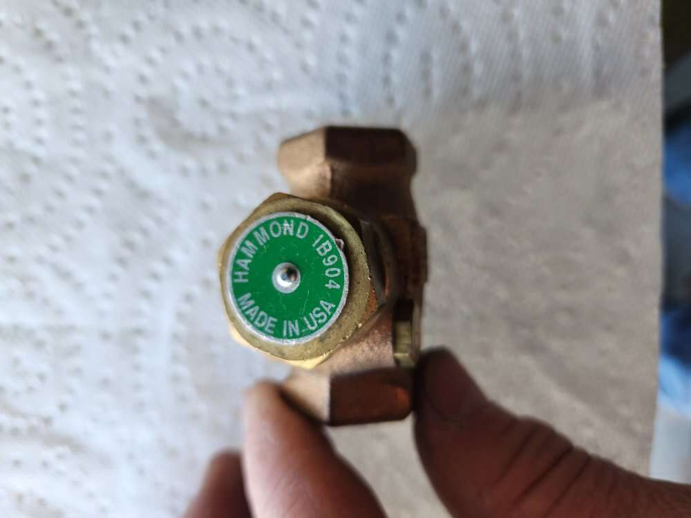 Hammond 1/2" threaded swing checkvalve