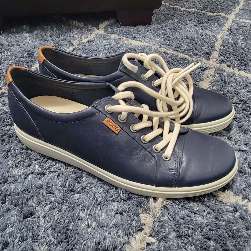 Ecco Soft 7 (size 9) Women's Leather Sneaker