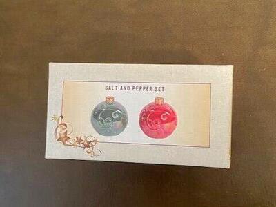 Salt and Pepper Oranment Set