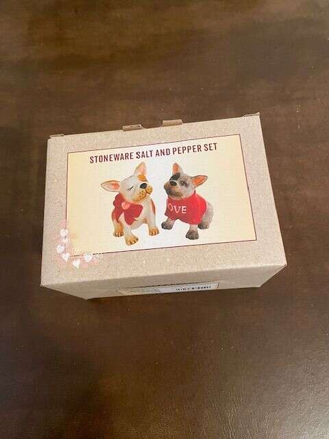 salt and pepper shaker set