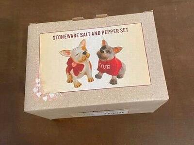 salt and pepper shaker set