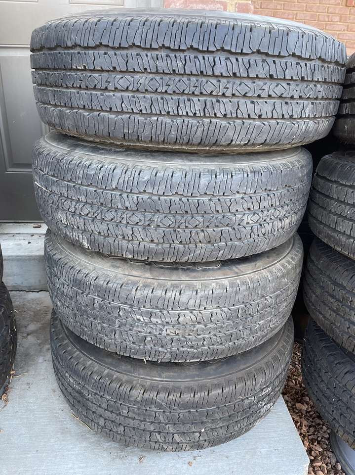 Chevy/GMC 8 Lugs Wheels/tires