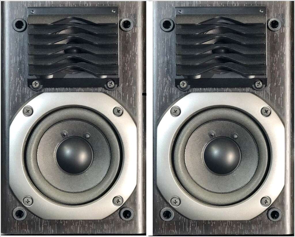 Panasonic Speaker System Sb-pm01 Black Bookshelf Speakers Pair. $30. ph.801-680-2423