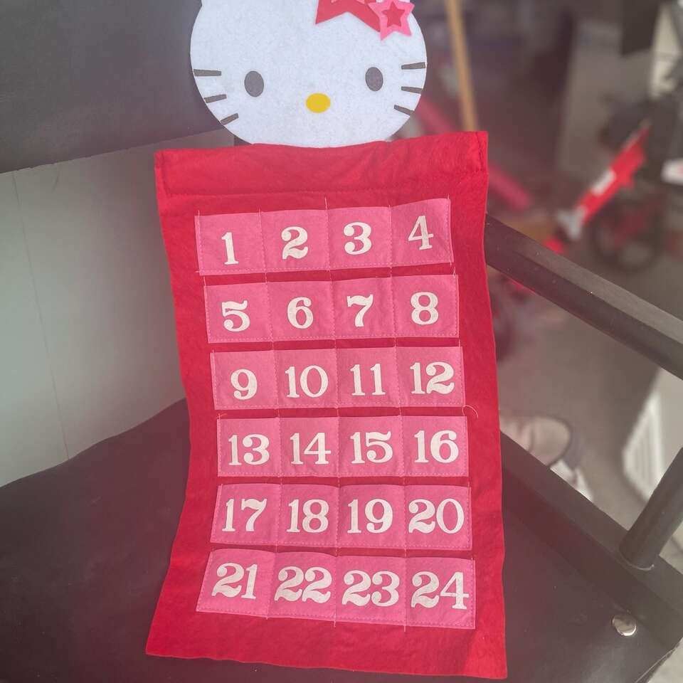 Hello Kitty COUNTDOWN TO CHRISTMAS calendar