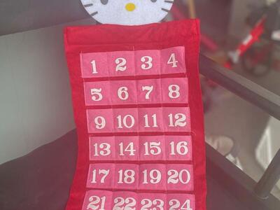 Hello Kitty COUNTDOWN TO CHRISTMAS calendar