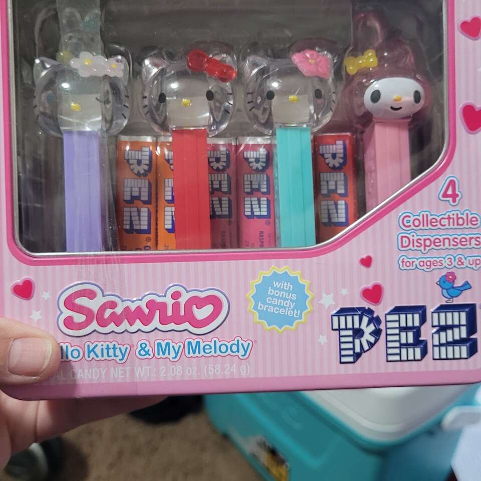 hello Kitty collector PEZ set