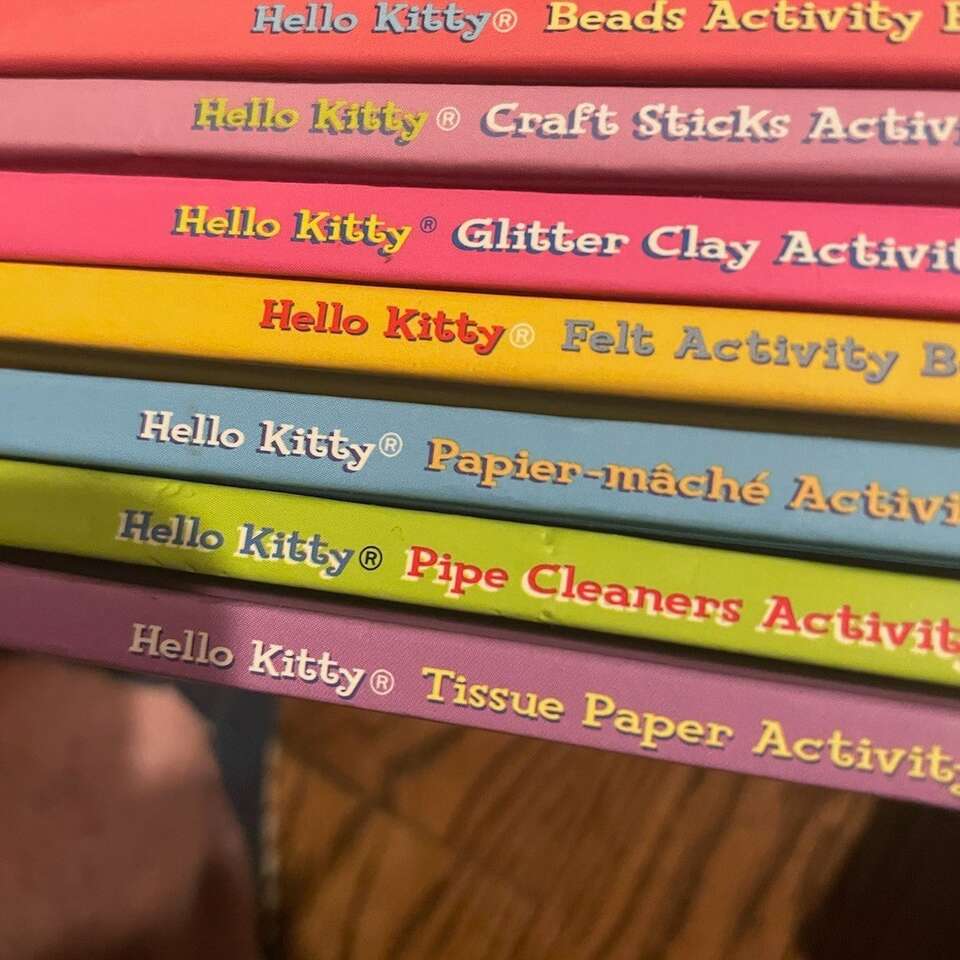 HELLO KITTY & FRIENDS CRAFT CLUB ACTIVITY BO