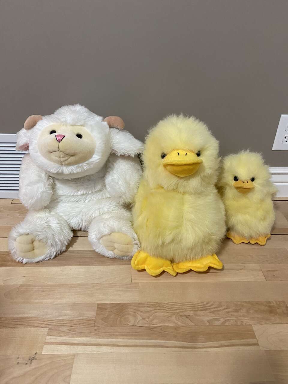 Large Easter stuffed animals - Excellent condition