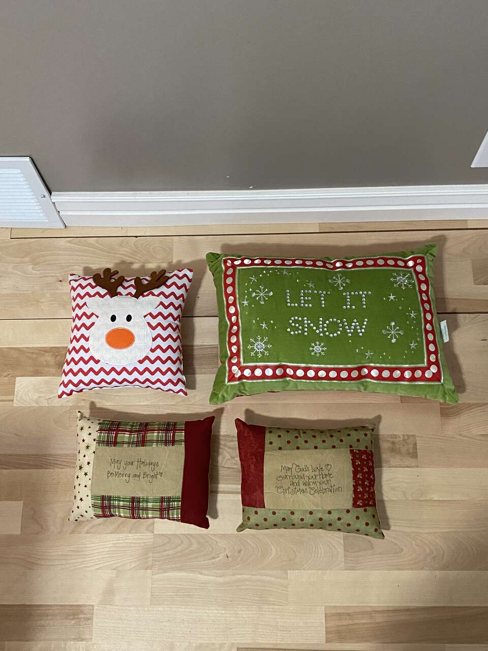 Christmas pillows - Excellent condition