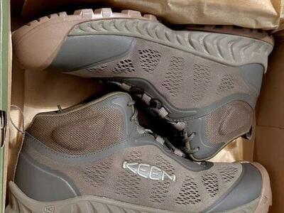 Brand new - KEEN Men's Nxis Speed Mid - Canteen/Olive Drab - size 11