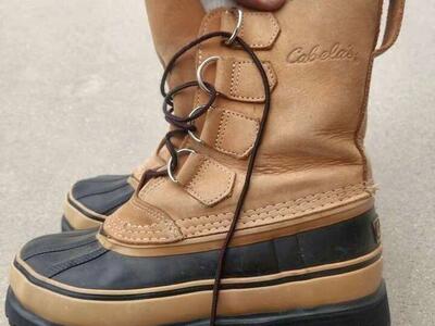 Women Sorel (Cabelas Brand) Boots (like new) Size