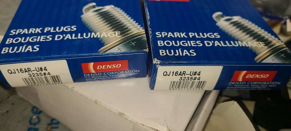 NEW DENSO PLUGS SET OF 8, 3235- DODGE & JEEP