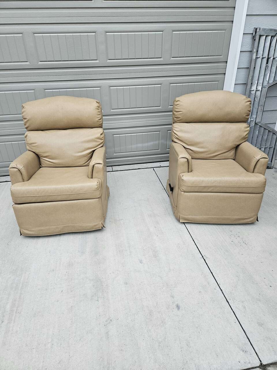swivel reclining rockers. Furniture