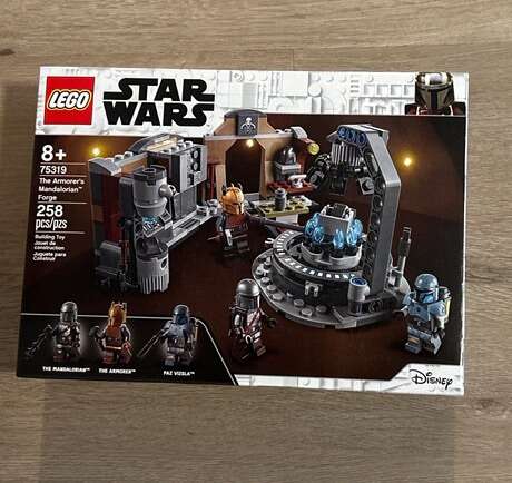 LEGO Star Wars The Armorers Mandolorian Forge