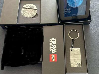 LEGO Star Wars 3 Years Of GWP Coins And Keychain