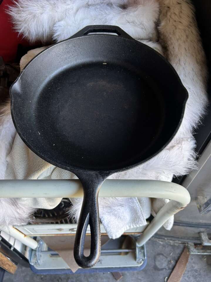 VTG Cast Iron Skillet Pan Lodge 10SK 12 inches Large Size w/ 2 Spout USA Made Rustic