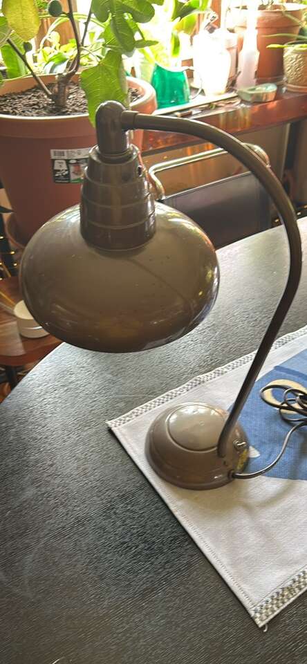 1930’s swivelier lamp In Good Shape. Art Deco