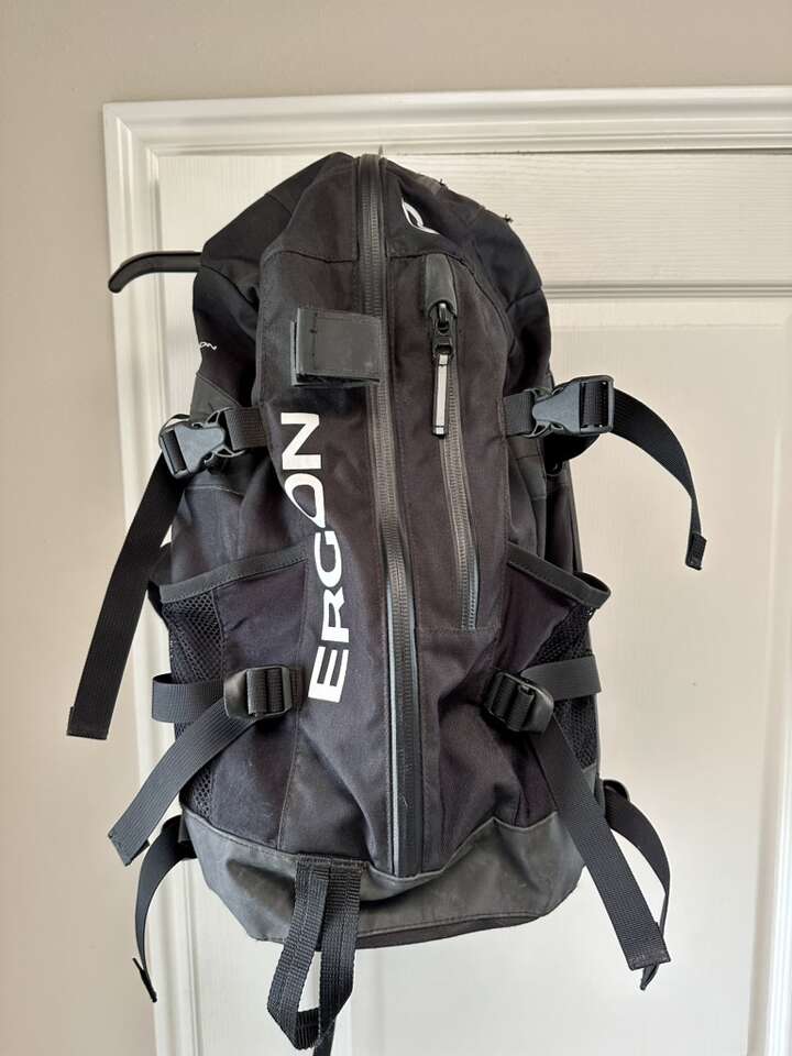 Mens Small Ergon MTB Moto Enduro Riding Backpack
