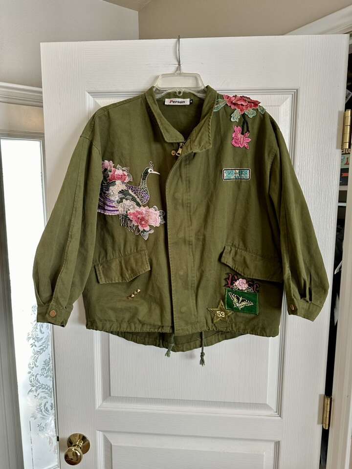 Womens Medium Persun Floral Peacock Patched Jacket