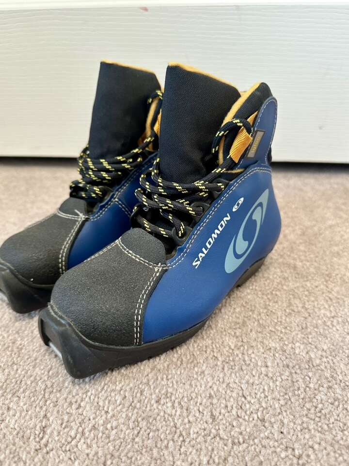 Kids Size 29 Salomon Igloo Junior XC Ski Boots