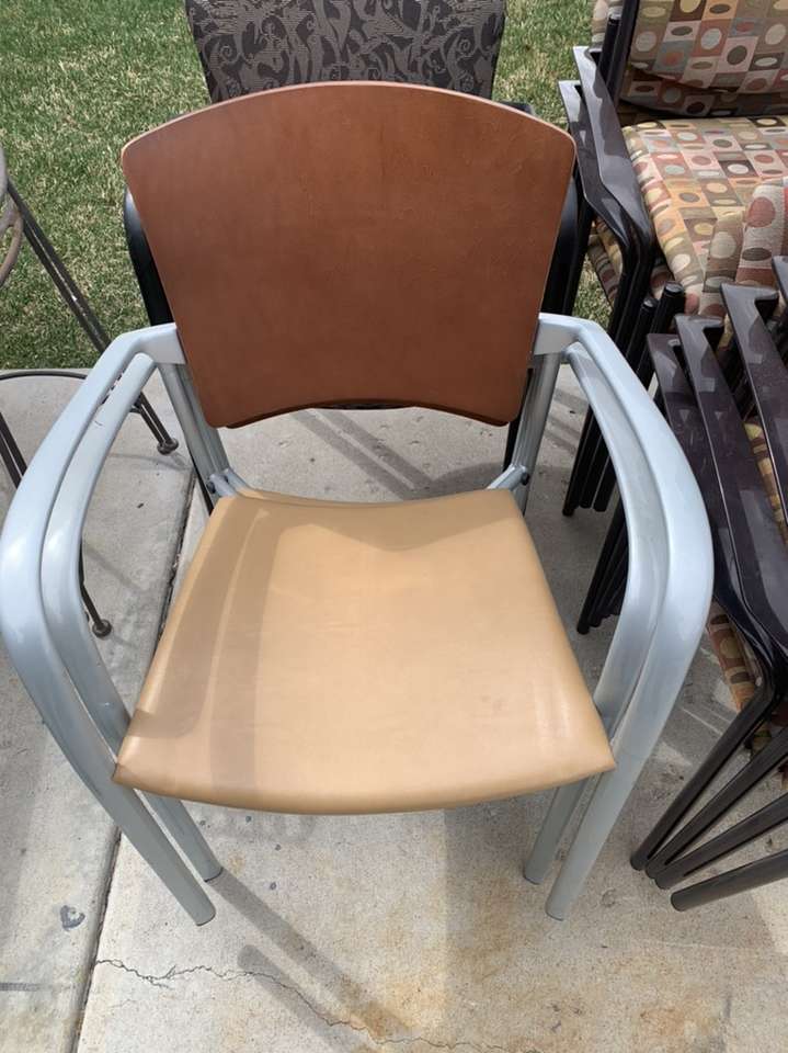 MANY STACKING OFFICE CHAIRS